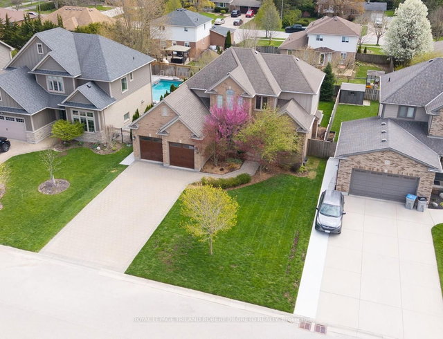 56 Fieldstone Crescent S