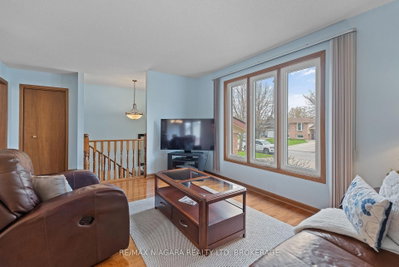 13 Cornwell Circle — photo 4