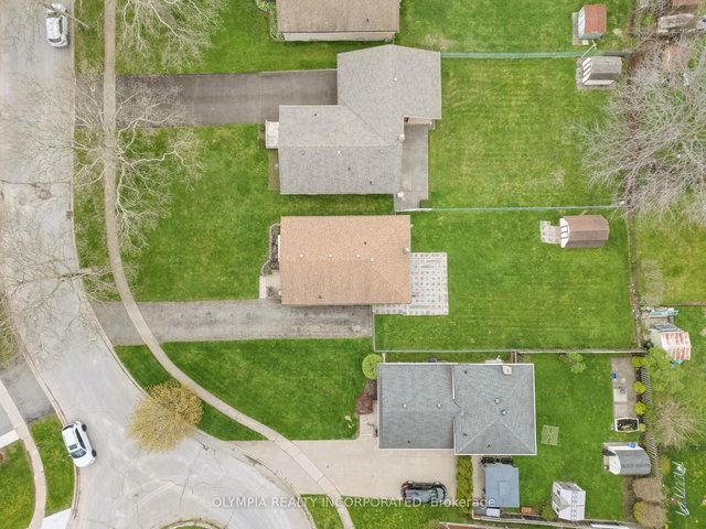 5777 Sunnylea Crescent