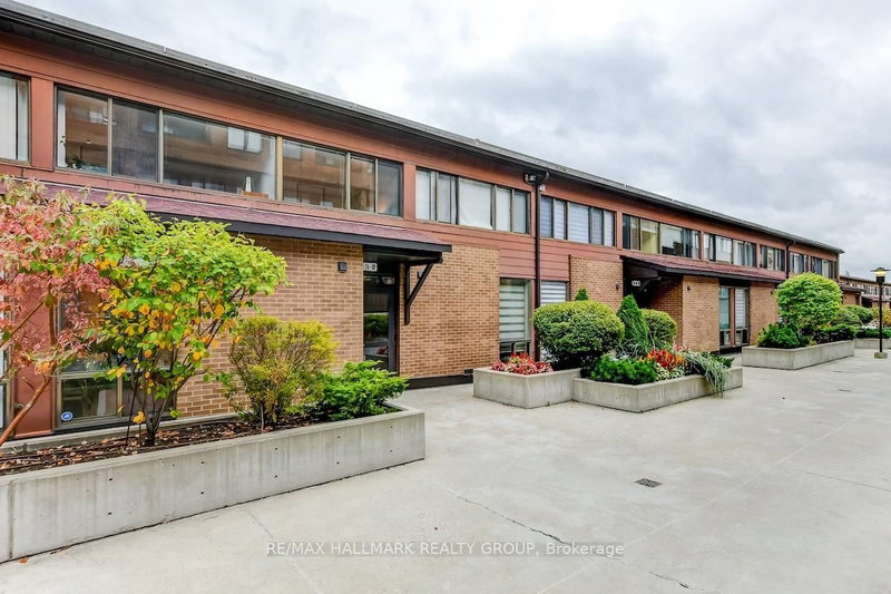 home for sale on 4-525 St Laurent Boulevard