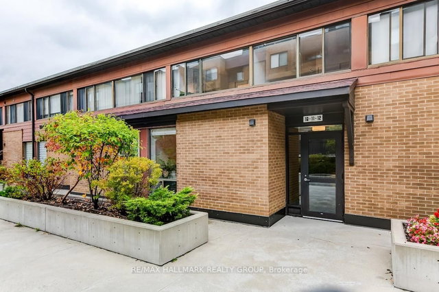 4 - 525 St Laurent Boulevard