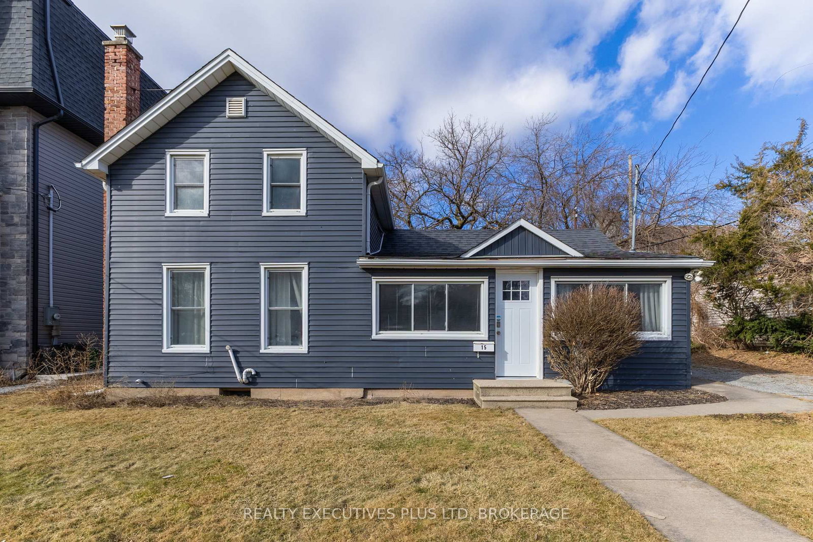 15 Chestnut Street E