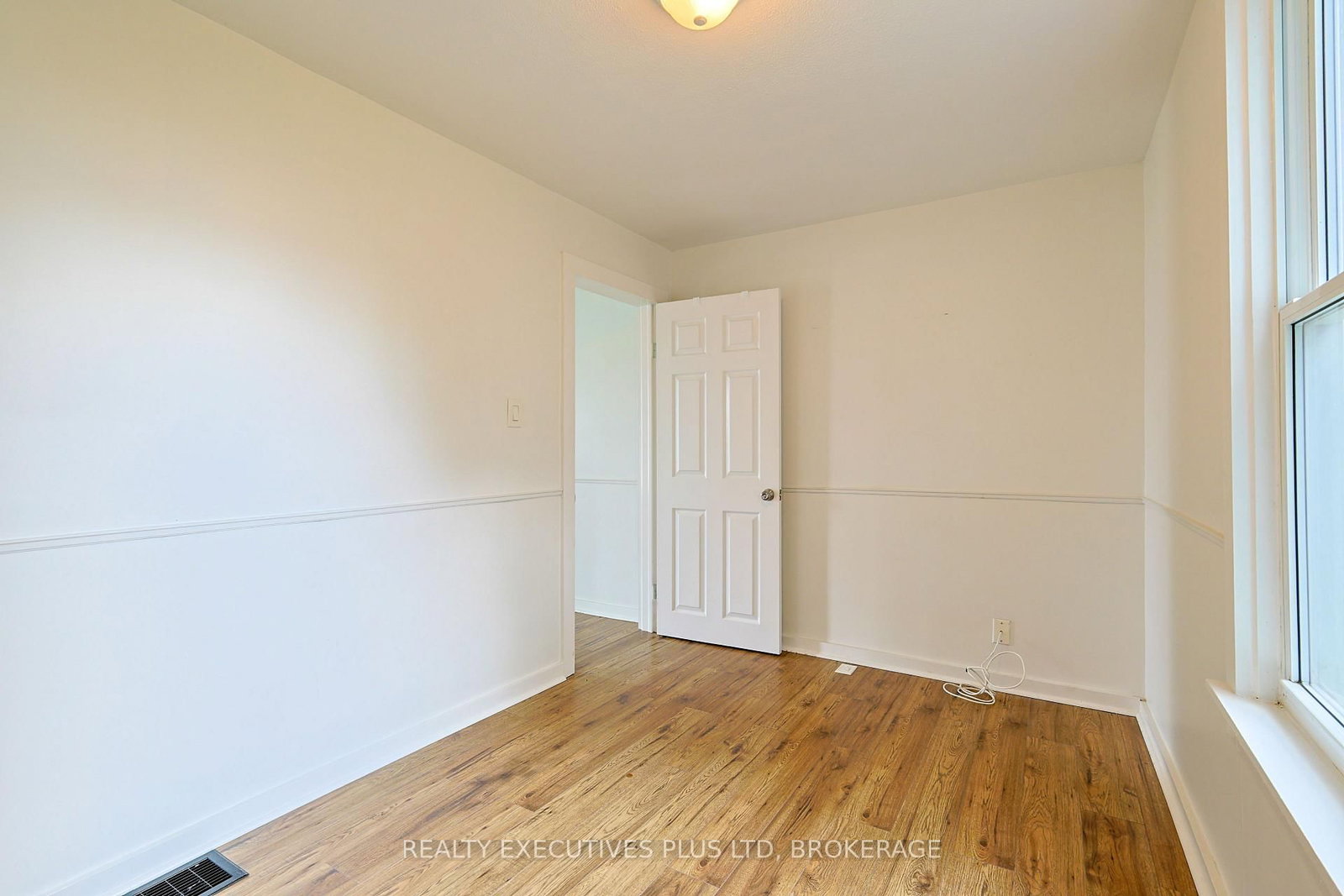 15 Chestnut Street E - Photo 13