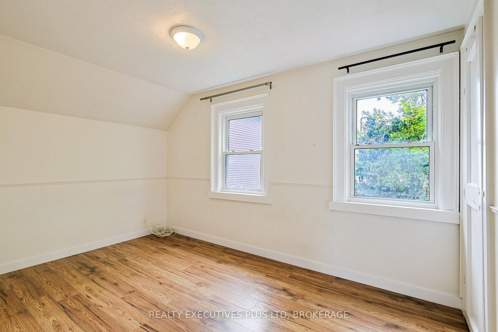 15 Chestnut Street E - Photo 18