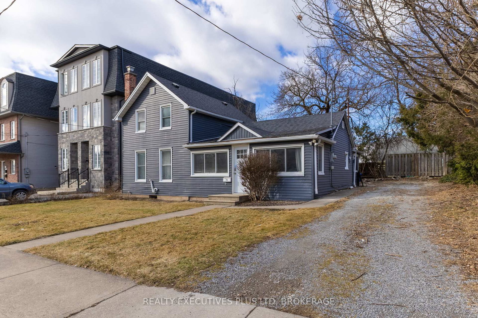 15 Chestnut Street E - Photo 2