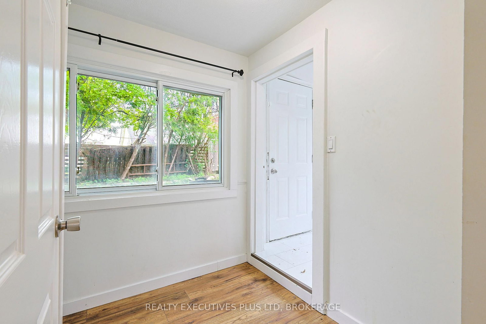 15 Chestnut Street E - Photo 8