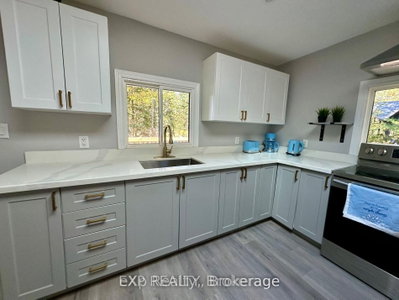 61 W Robert Road • Huntsville, ON photo 8