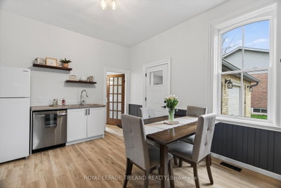 492 Victoria Street — more photos