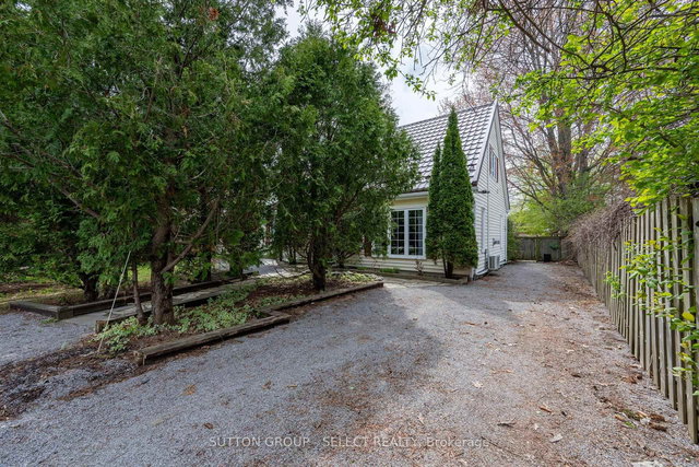 1129 Sunningdale Road E