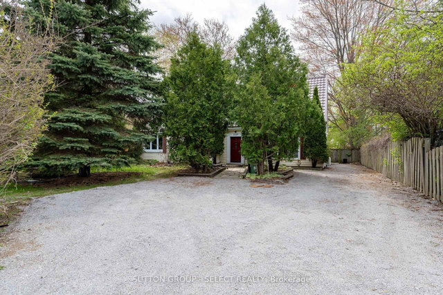 1129 Sunningdale Road E