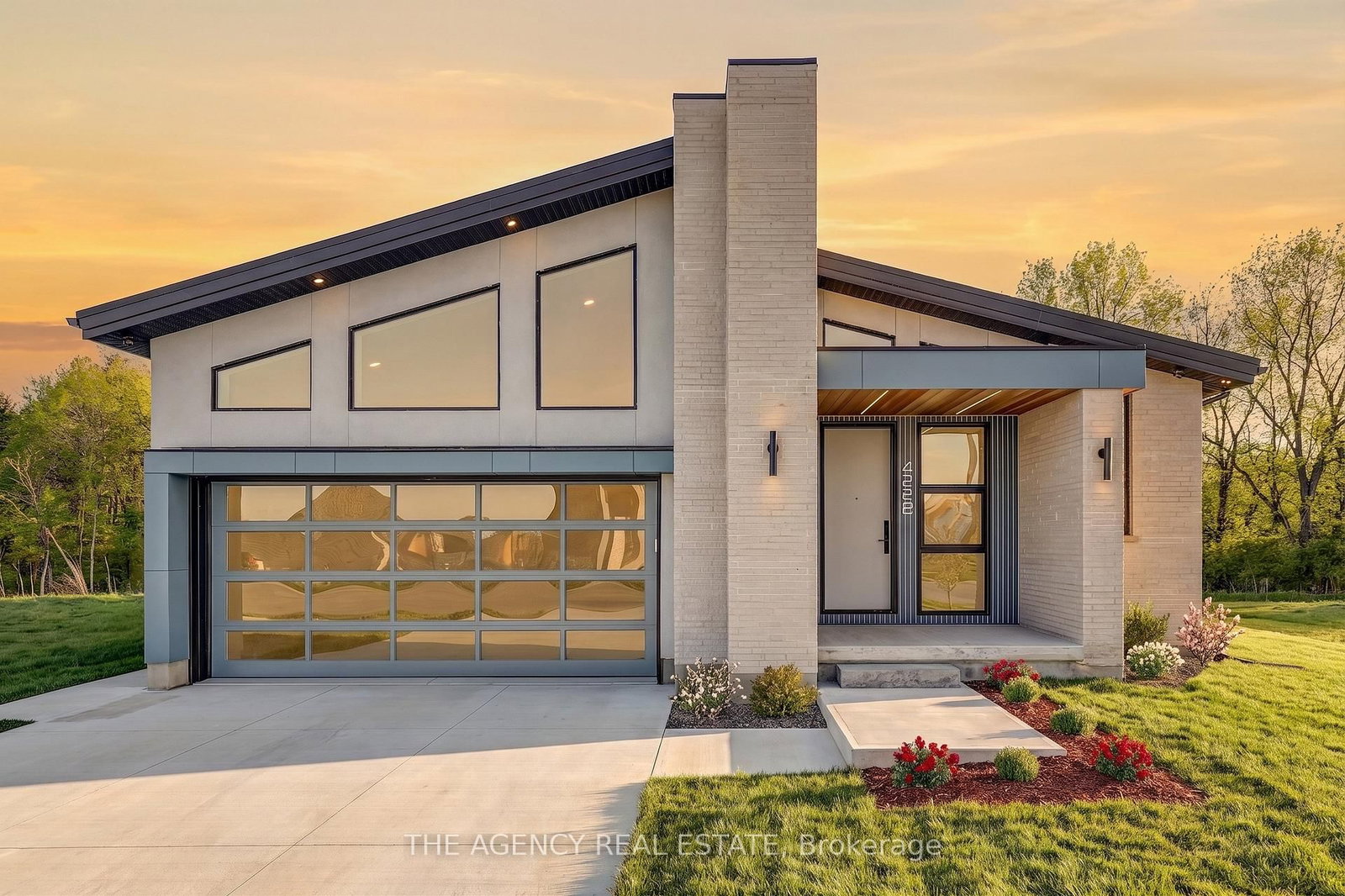 4228 Fallingbrook Road • London South, ON photo 1