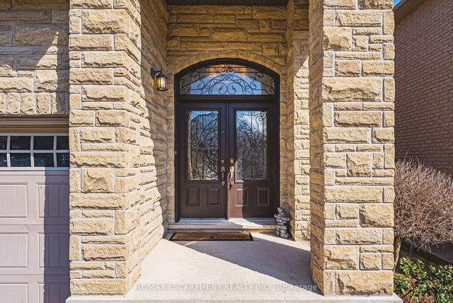 405 VALRIDGE Drive