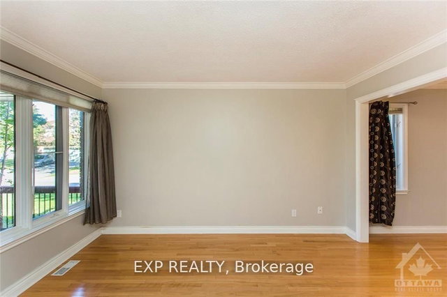 100 HUNTERSWOOD Crescent