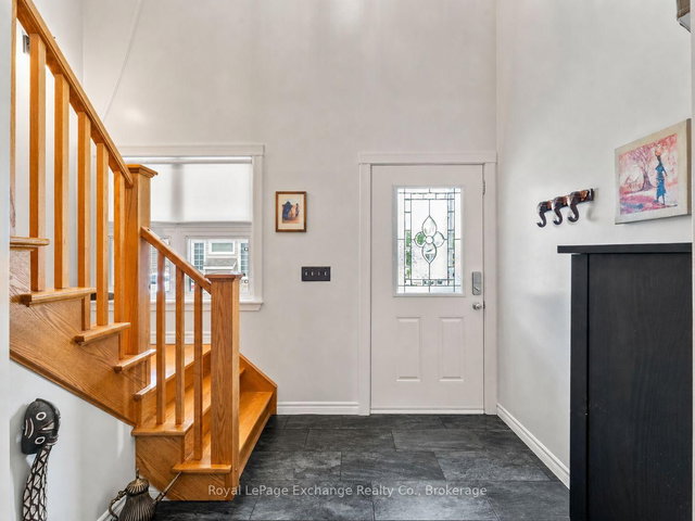8 - 433 Queen Street