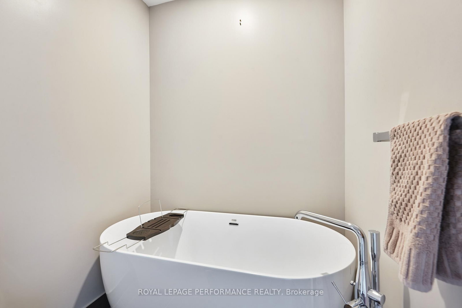 11 Oblats Avenue, Unit 507 - Photo 18