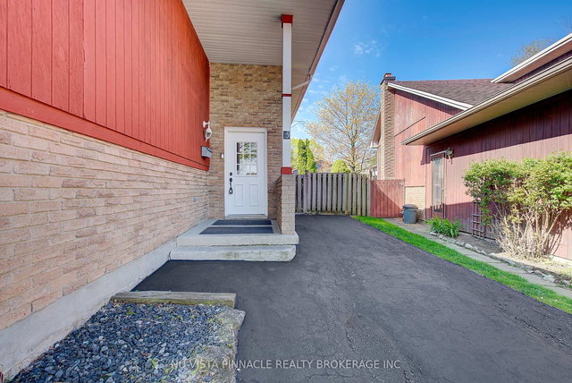 15 Tumbleweed Crescent