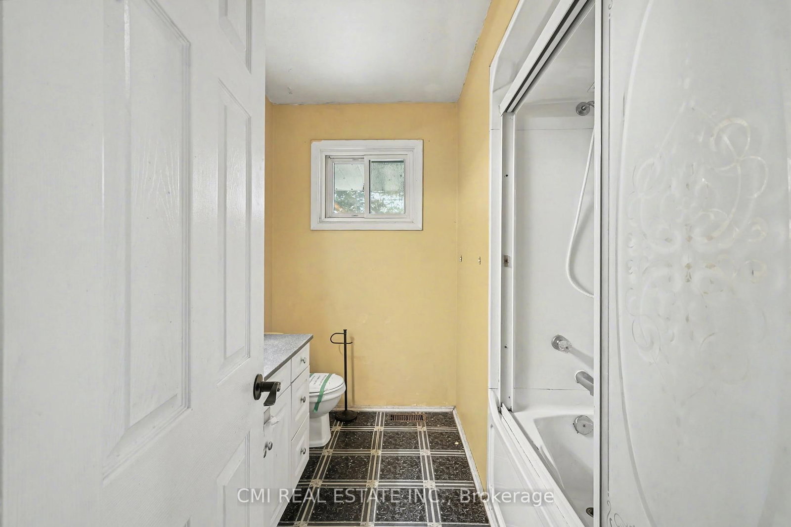 606 GLEN MILLER Road • Trenton, ON photo 19