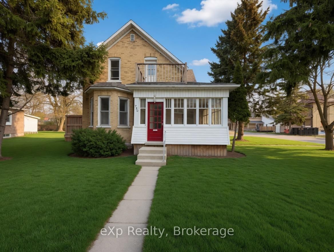 572 9th Avenue • Hanover, ON photo 1