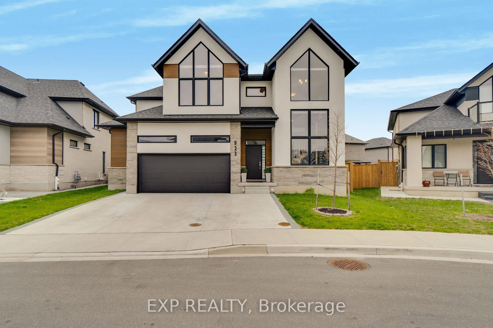 923 STONECLIFFE Walk, Unit 5
