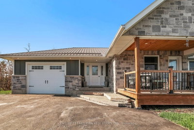 90 Seymour Street W • Madoc, ON photo 5