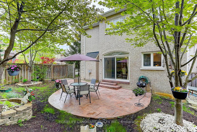 174 Colborne Street W