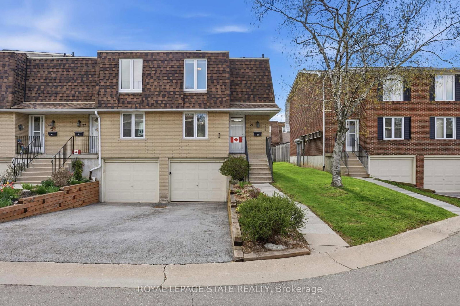Townhouse for sale at 21-299 Limeridge Road, Hamilton, Ontario, L9C 2V4 - Rolston - MLS: X13081558
