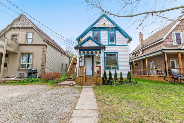23 Bruce Street S