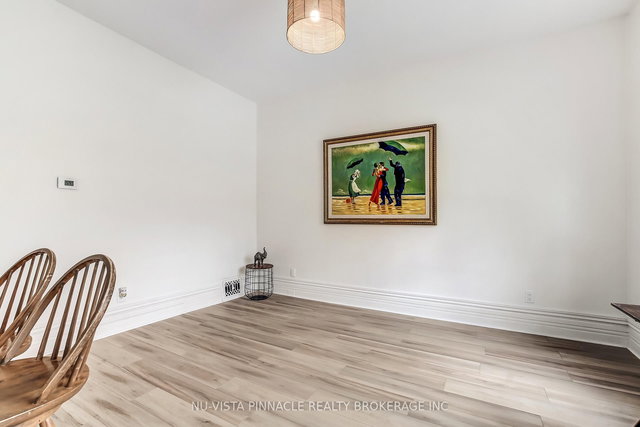 23 Bruce Street S