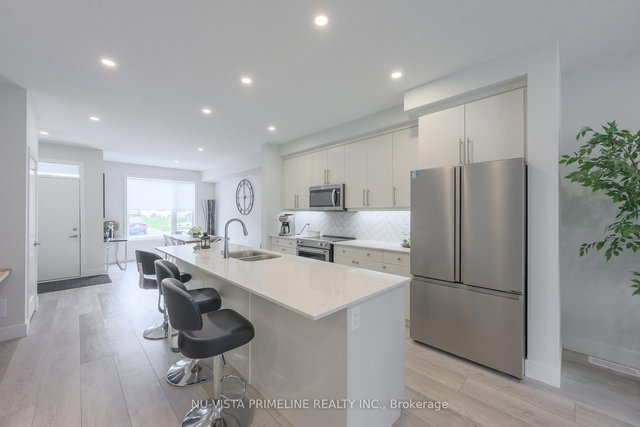 6 - 925 DEVERON Crescent