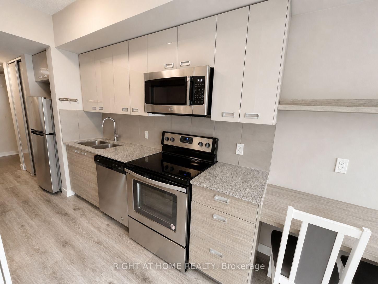 308 Lester Street, Unit 421 - Photo 5