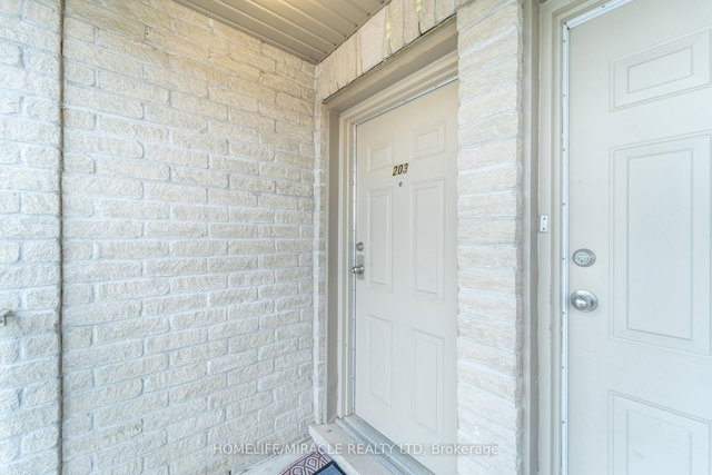 203 - 50 Whitlaw Way