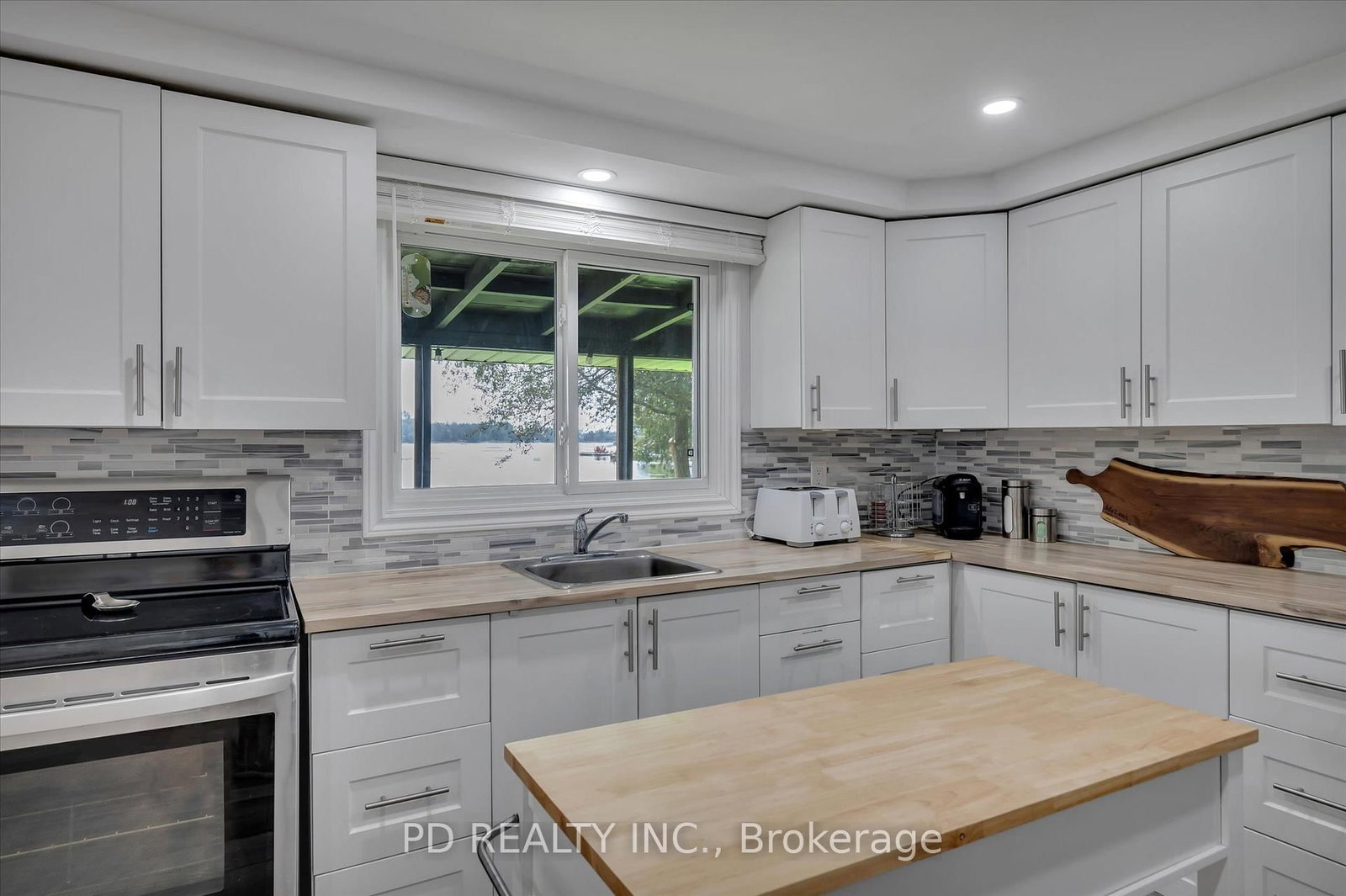 9 Charlotte Crescent • Kawartha Lakes, ON photo 12
