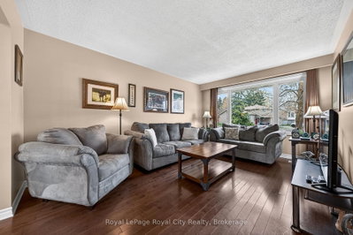 16 Sanderson Drive • Guelph, ON photo 3