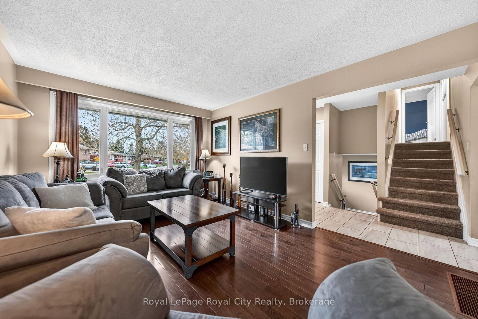 16 Sanderson Drive • Guelph, ON photo 4