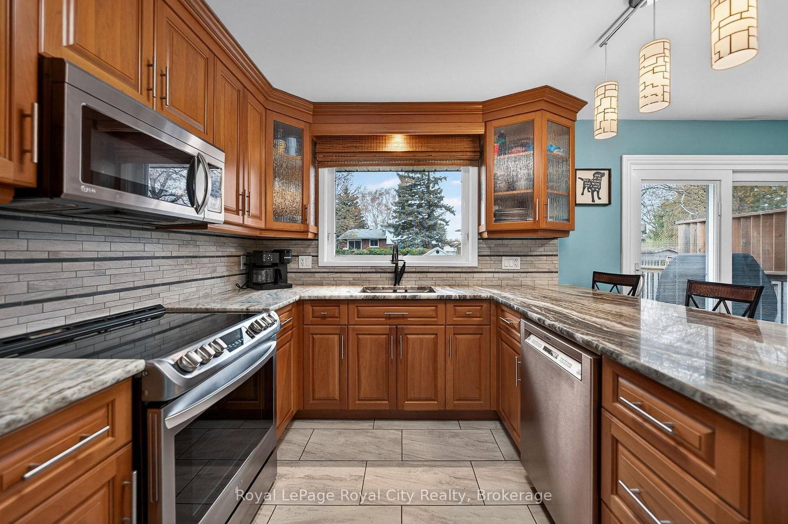 16 Sanderson Drive • Guelph, ON photo 8