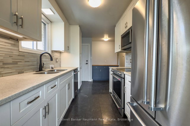 Upper - 37 Dunhill Crescent