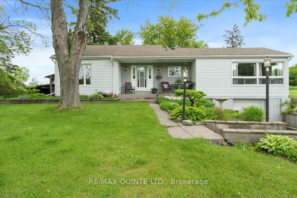 Detached House for sale at 404 Bridge Street, Belleville, Ontario, K8N 4Z2 - Belleville Ward - MLS: X13083600