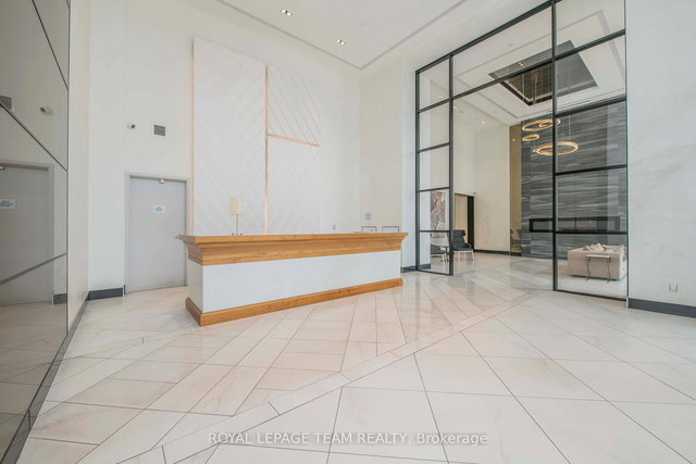 409 - 255 Bay Street N