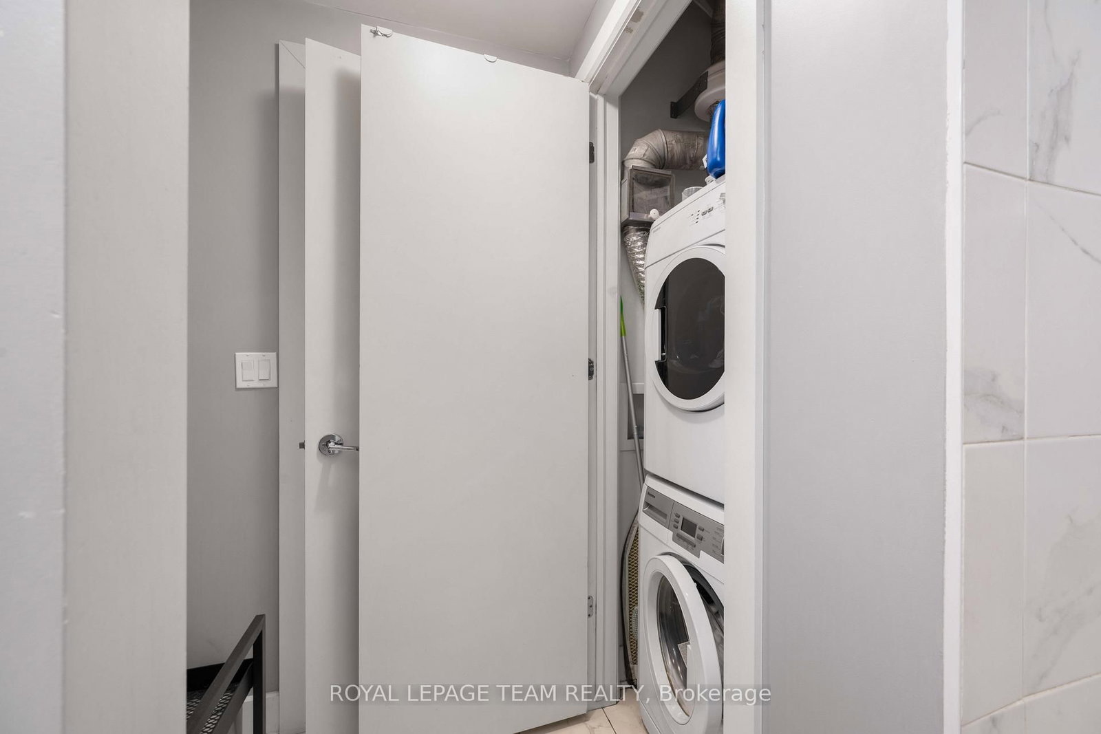 255 Bay Street N, Unit 409 - Photo 31