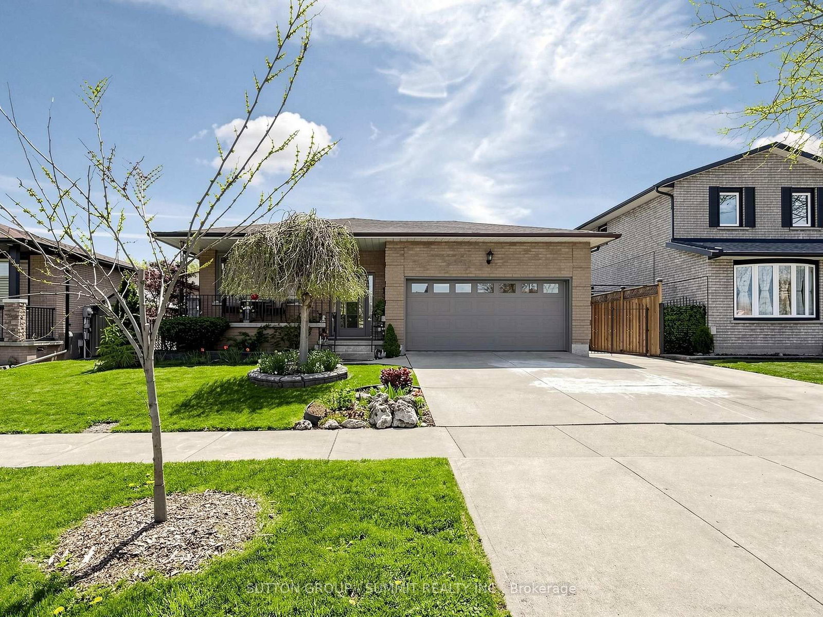 Detached House for sale at 32 HARBRITE Drive, Hamilton, Ontario, L8G 4G5 - Stoney Creek - MLS: X13083858