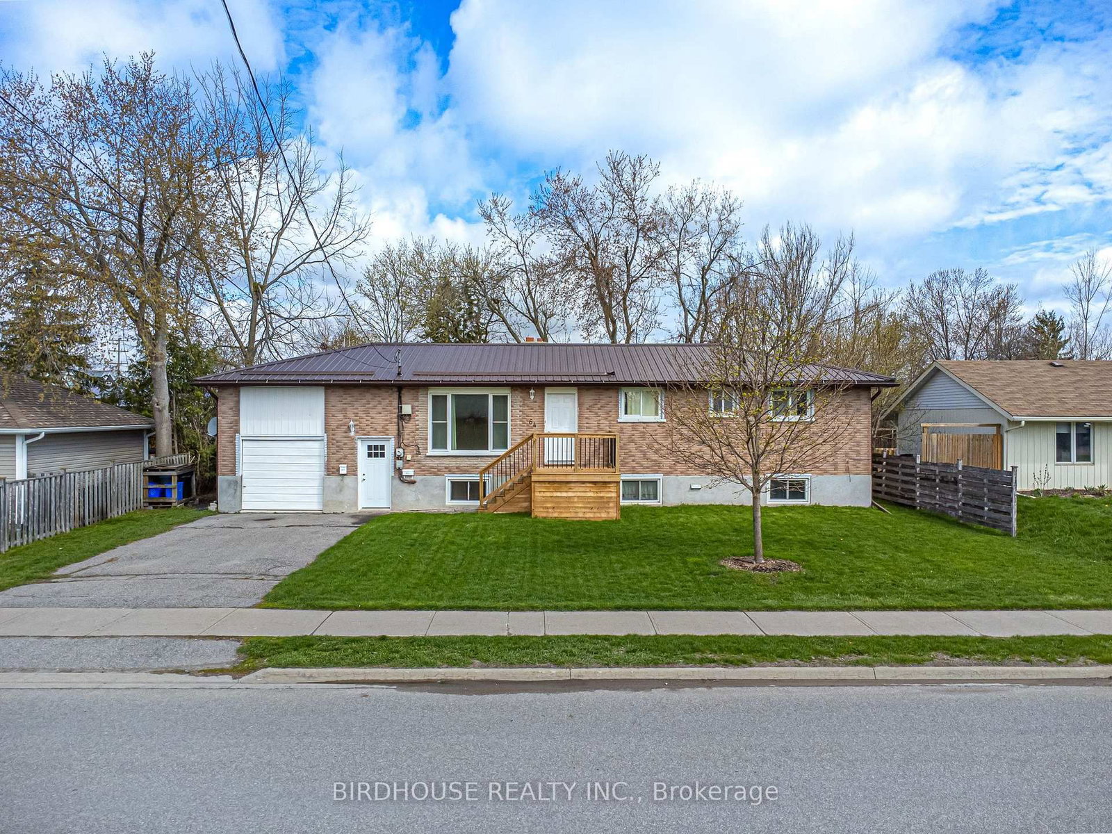 Detached House for sale at 64 George Street, Kawartha Lakes, Ontario, K9V 5H9 - Lindsay - MLS: X13084318