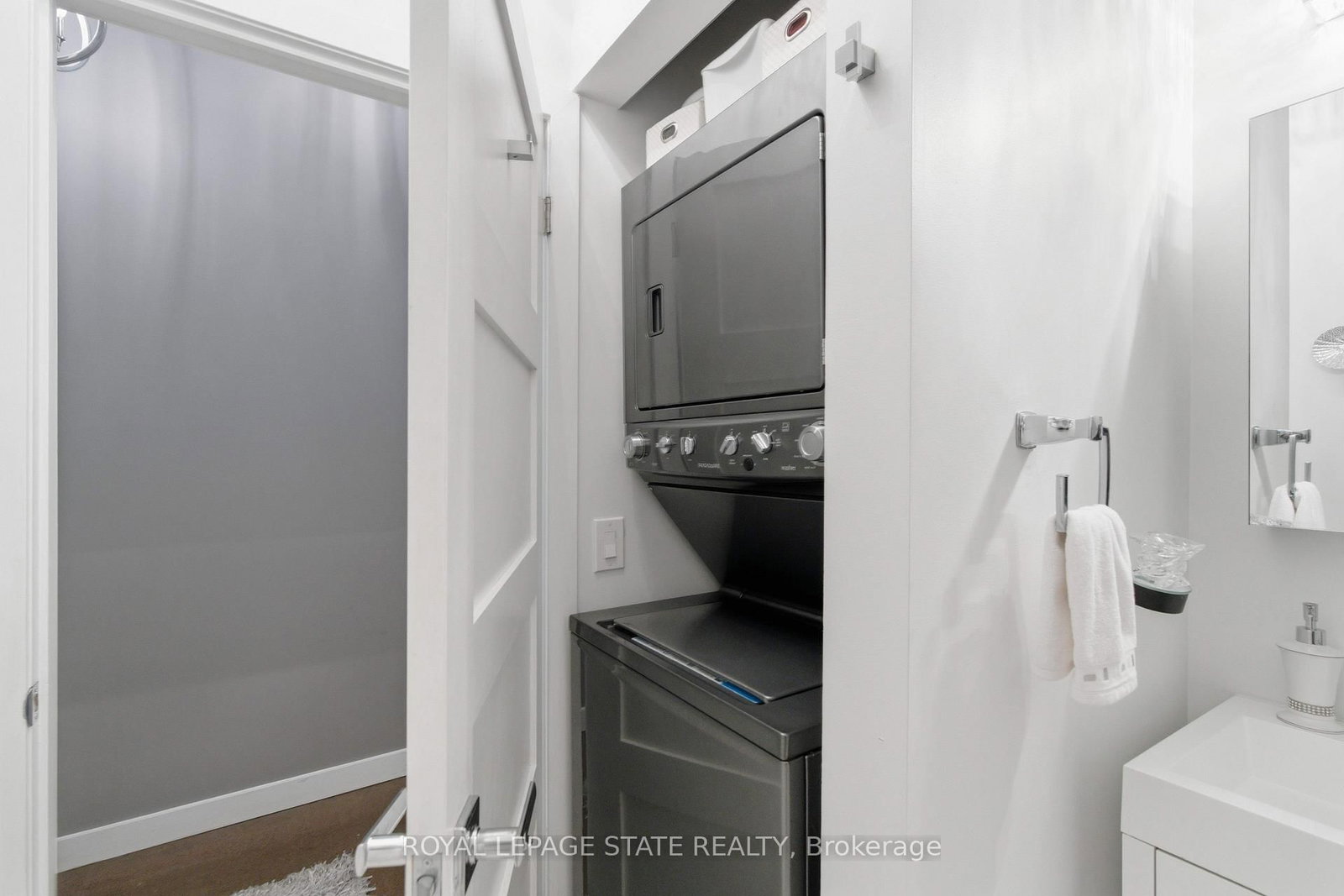 66 Bay Street S, Unit PH10 - Photo 12