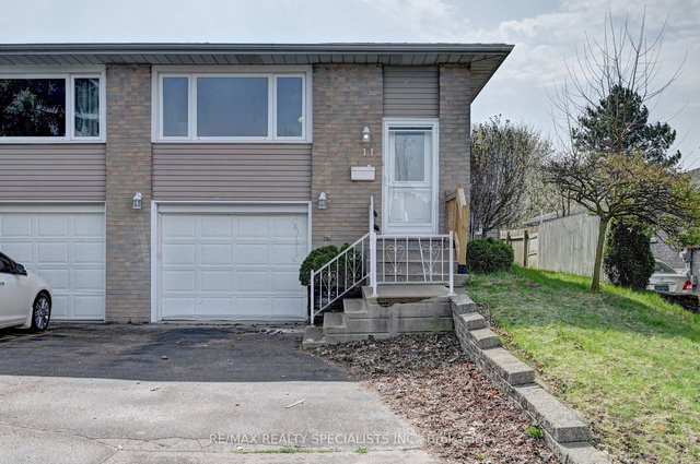 11 Dinison Crescent