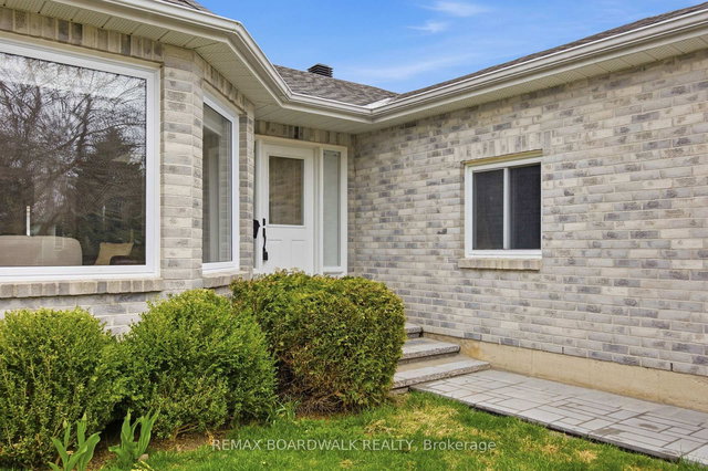 33 Treelawn Boulevard