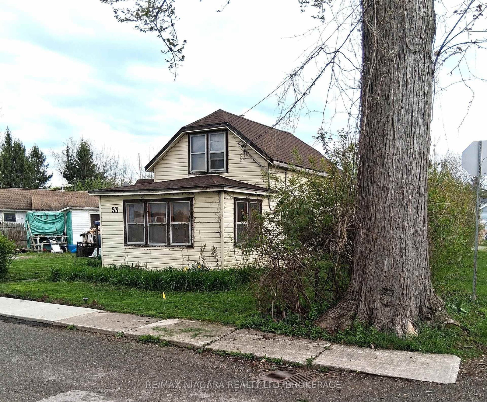 53 Cambridge Road E • Fort Erie, ON photo 3