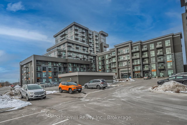 701 - 450 Dundas Street E