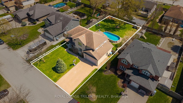 40 FIELDSTONE Crescent