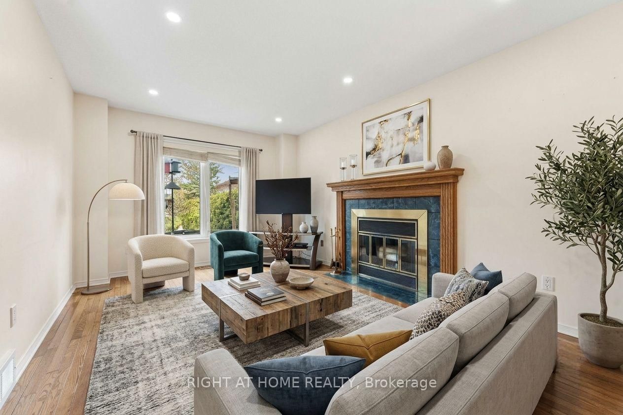 26 Denham Way • Ottawa, ON photo 6