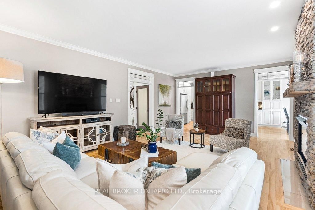 32 Feldspar Crescent • Stittsville, ON photo 10