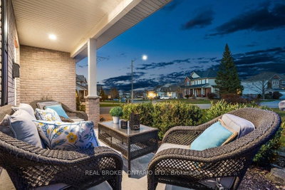 32 Feldspar Crescent — photo 6